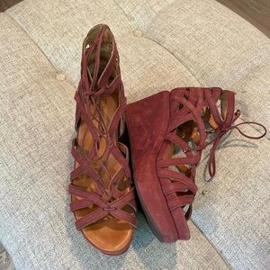 Gentle Souls by Kenneth Cole Joy Strappy Wedges- Size 8.5